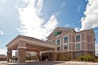 ภายนอกอาคาร Holiday Inn Express & Suites ADA, an IHG Hotel