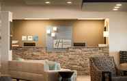 Lobby 5 Holiday Inn Express LE CLAIRE RIVERFRONT-DAVENPORT, an IHG Hotel