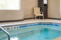 Swimming Pool Holiday Inn Express LE CLAIRE RIVERFRONT-DAVENPORT, an IHG Hotel