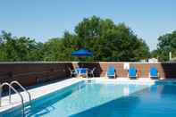 Swimming Pool Holiday Inn ARLINGTON AT BALLSTON, an IHG Hotel