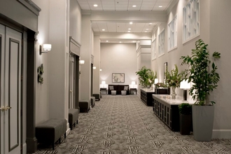 Lobby 4 Crowne Plaza GREENVILLE, an IHG Hotel