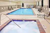 Swimming Pool Holiday Inn Express & Suites CHEHALIS-CENTRALIA, an IHG Hotel