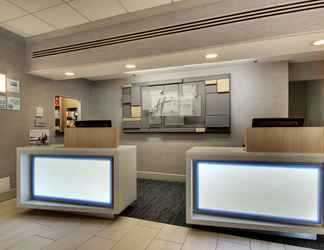 Lobi 2 Holiday Inn Express POUGHKEEPSIE, an IHG Hotel