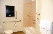 In-room Bathroom 7 Candlewood Suites LANCASTER WEST