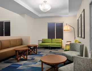 ล็อบบี้ 2 Holiday Inn Express & Suites ONTARIO, an IHG Hotel