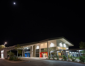 Exterior 2 Crowne Plaza ALICE SPRINGS LASSETERS, an IHG Hotel