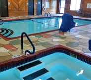 Swimming Pool 6 Holiday Inn Express & Suites LEXINGTON, an IHG Hotel