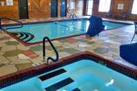 สระว่ายน้ำ Holiday Inn Express & Suites LEXINGTON, an IHG Hotel