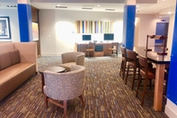 บาร์ คาเฟ่ และเลานจ์ Holiday Inn Express & Suites MACON NORTH, an IHG Hotel