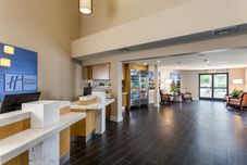 ロビー Holiday Inn Express & Suites LA JOLLA – WINDANSEA BEACH by IHG, an IHG Hotel