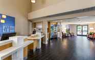 Lobi 3 Holiday Inn Express & Suites LA JOLLA – WINDANSEA BEACH, an IHG Hotel