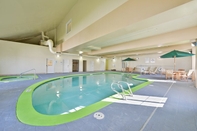 Hồ bơi Holiday Inn Express & Suites TACOMA SOUTH - LAKEWOOD, an IHG Hotel