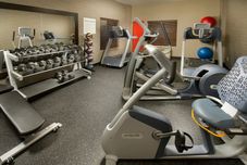 피트니스 센터 Holiday Inn Express & Suites DFW AIRPORT - GRAPEVINE by IHG, an IHG Hotel