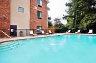 Swimming Pool Holiday Inn Express & Suites BUFORD NE - LAKE LANIER, an IHG Hotel