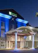 EXTERIOR_BUILDING Holiday Inn Express & Suites Philadelphia - Mt. Laurel, an IHG Hotel