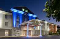 Exterior Holiday Inn Express & Suites PHILADELPHIA - MT. LAUREL, an IHG Hotel