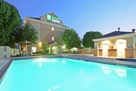 Swimming Pool Holiday Inn Express & Suites DFW AIRPORT - GRAPEVINE, an IHG Hotel