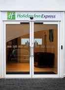 Bright and welcoming entrance Holiday Inn Express WAKEFIELD, an IHG Hotel