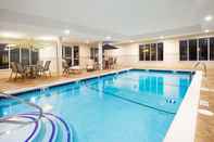 Swimming Pool Holiday Inn Express & Suites CHICAGO SOUTH LANSING, an IHG Hotel