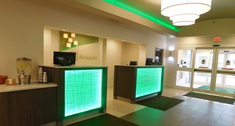 Lobby 2 Holiday Inn & Suites ROCHESTER - MARKETPLACE by IHG, an IHG Hotel