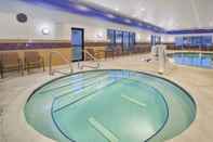 Swimming Pool Holiday Inn Express & Suites WHEELING, an IHG Hotel