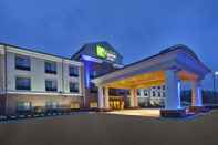 ภายนอกอาคาร Holiday Inn Express & Suites WHEELING, an IHG Hotel