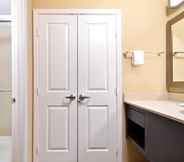 In-room Bathroom 4 Staybridge Suites TOMBALL - SPRING AREA, an IHG Hotel