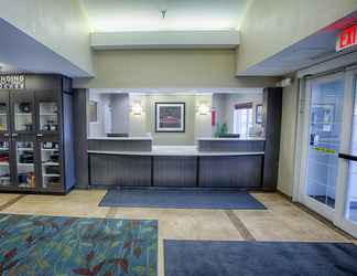 Lobby 2 Candlewood Suites FARGO-N. DAKOTA STATE UNIV.