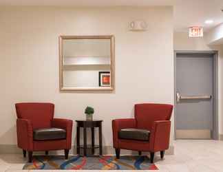 Lobi 2 Holiday Inn Express NEWINGTON - HARTFORD, an IHG Hotel