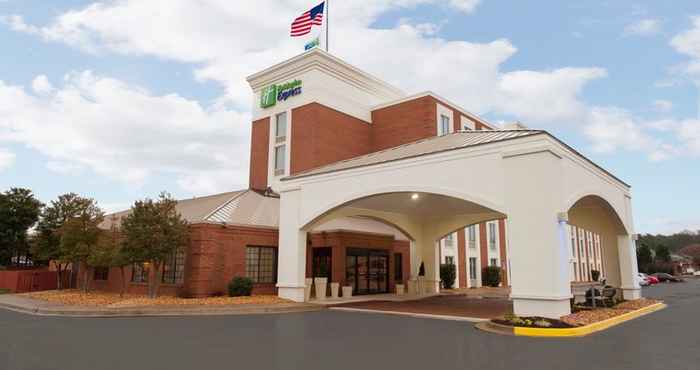 Exterior Holiday Inn Express FREDERICKSBURG SOUTHPOINT, an IHG Hotel