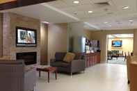 Lobi Holiday Inn Express & Suites WEST CHESTER, an IHG Hotel