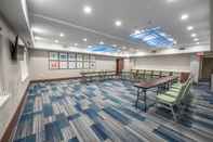 Functional Hall Holiday Inn Express & Suites HOUSTON WESTCHASE - WESTHEIMER, an IHG Hotel