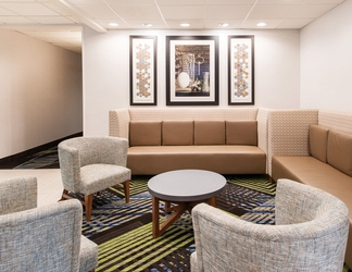 Sảnh chờ 2 Holiday Inn Express & Suites COLUMBIA-I-26 @ HARBISON BLVD, an IHG Hotel