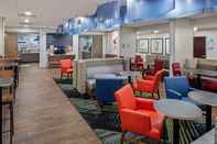 Bar, Cafe and Lounge Holiday Inn Express ATLANTA AIRPORT-COLLEGE PARK, an IHG Hotel