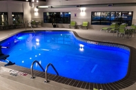 สระว่ายน้ำ Holiday Inn Express & Suites WILLIAMSPORT, an IHG Hotel