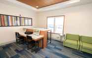 Common Space 5 Holiday Inn Express & Suites IRON MOUNTAIN, an IHG Hotel