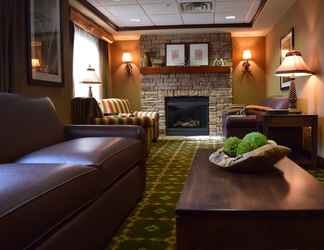 Lobi 2 Holiday Inn Express HOCKING HILLS-LOGAN, an IHG Hotel