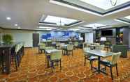 Restaurant 3 Holiday Inn Express & Suites WASHINGTON - MEADOW LANDS, an IHG Hotel