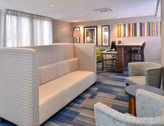 Lobi 2 Holiday Inn Express ROCHESTER - UNIVERSITY AREA, an IHG Hotel