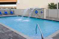 สระว่ายน้ำ Holiday Inn Express & Suites TAMPA EAST - YBOR CITY, an IHG Hotel