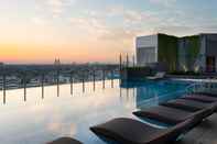 Swimming Pool Holiday Inn & Suites JAKARTA GAJAH MADA, an IHG Hotel