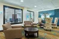 Lobby Holiday Inn Express & Suites BENTONVILLE, an IHG Hotel