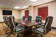 ห้องประชุม Holiday Inn Express & Suites BENTONVILLE, an IHG Hotel