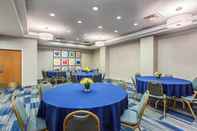 Functional Hall Holiday Inn Express HAUPPAUGE-LONG ISLAND, an IHG Hotel