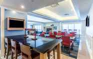 Restaurant 6 Holiday Inn Express HAUPPAUGE-LONG ISLAND, an IHG Hotel