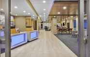 Lobi 6 Holiday Inn Express & Suites PARKERSBURG EAST, an IHG Hotel