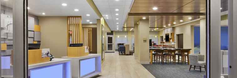 Lobi Holiday Inn Express & Suites PARKERSBURG EAST, an IHG Hotel