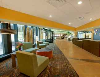 Lobi 2 Holiday Inn Express PRINCETON SOUTHEAST, an IHG Hotel