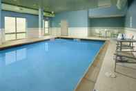 Swimming Pool Holiday Inn Express & Suites ALTOONA, an IHG Hotel