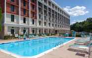 Swimming Pool 5 Holiday Inn Express ATLANTA AIRPORT-COLLEGE PARK, an IHG Hotel